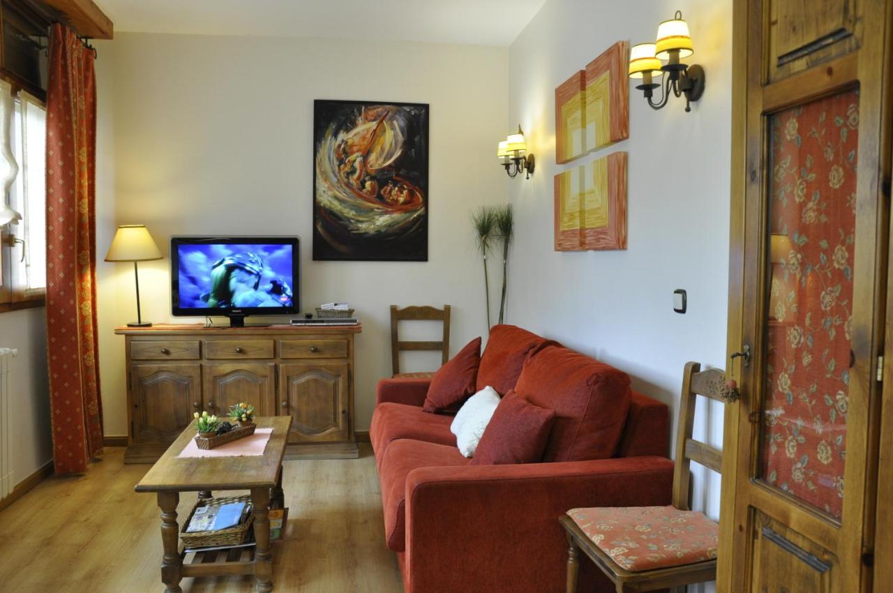 Apartamentos Los Pirineos - Atencion Personal Biescas  Zewnętrze zdjęcie