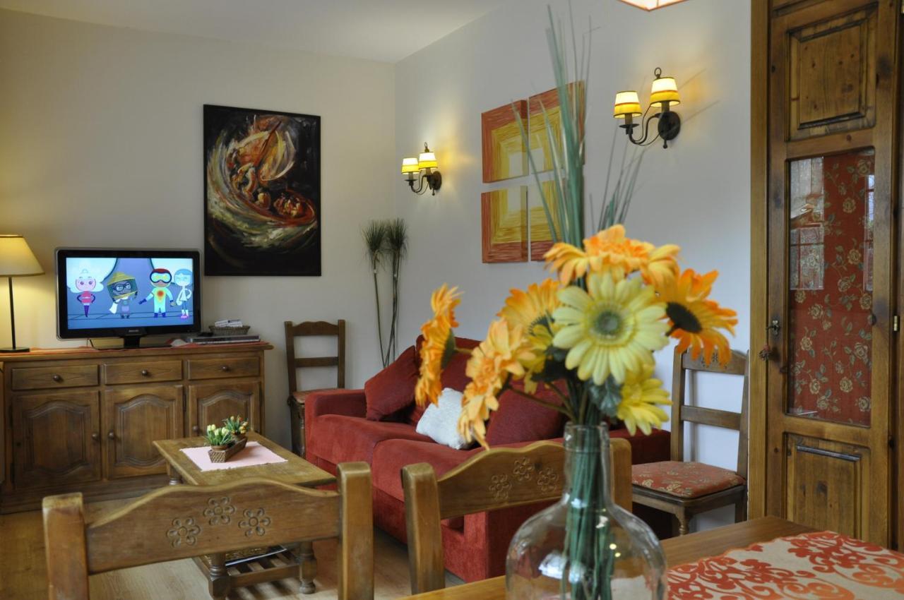 Apartamentos Los Pirineos - Atencion Personal Biescas  Zewnętrze zdjęcie