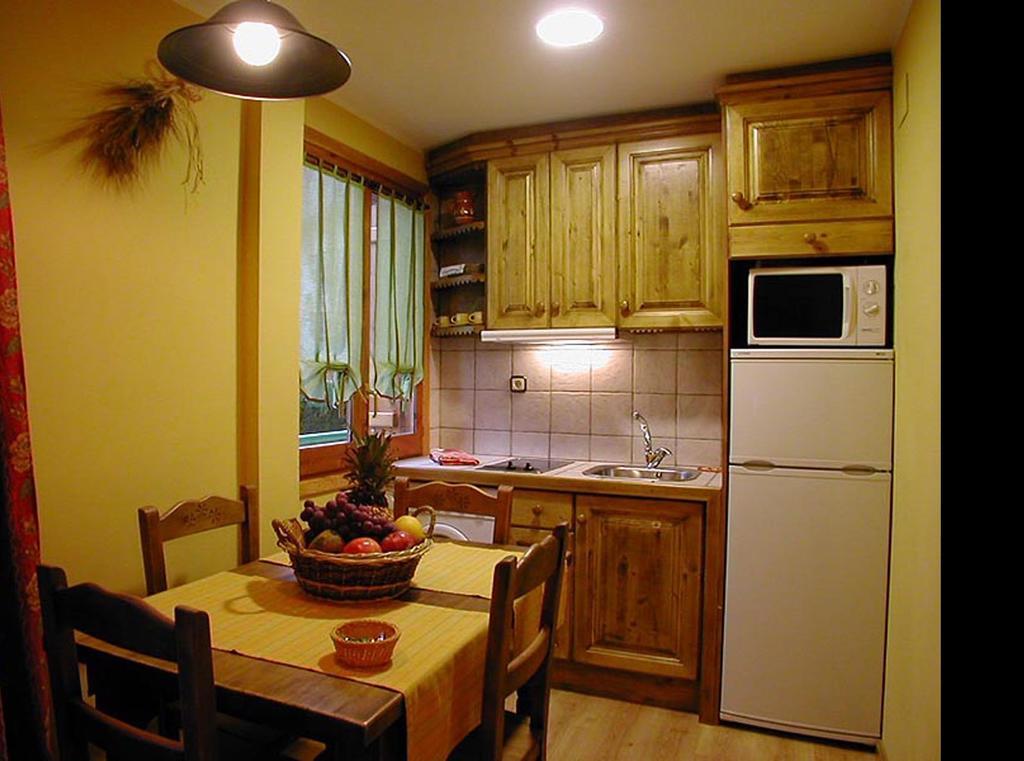 Apartamentos Los Pirineos - Atencion Personal Biescas  Pokój zdjęcie